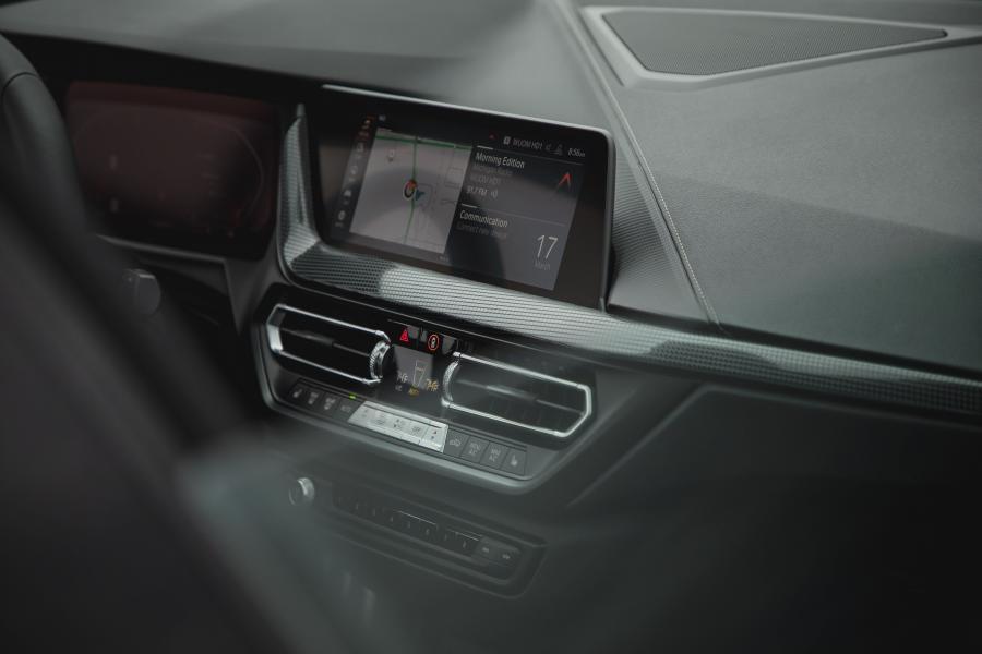 Детали интерьера BMW 228i xDrive Gran Coupe M Sport (F44) 2020 года  (NA) (фото 24 из 40)